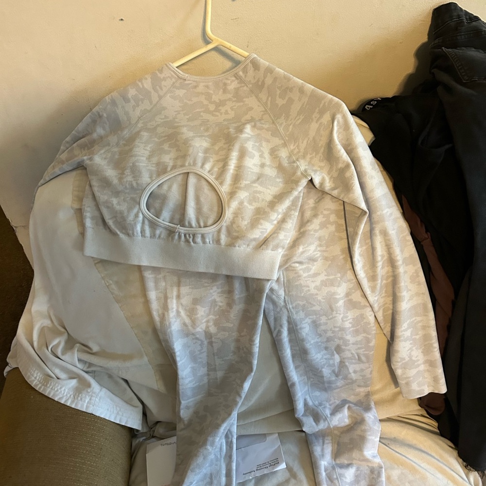 Two piece set with back out
